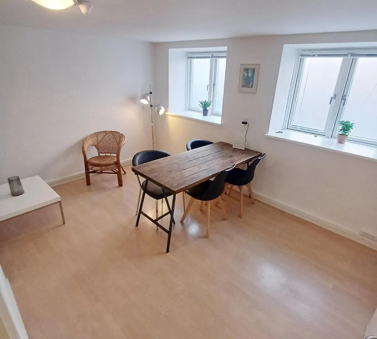 Cozy Apartment Near Aalborg Marina, Free Parking